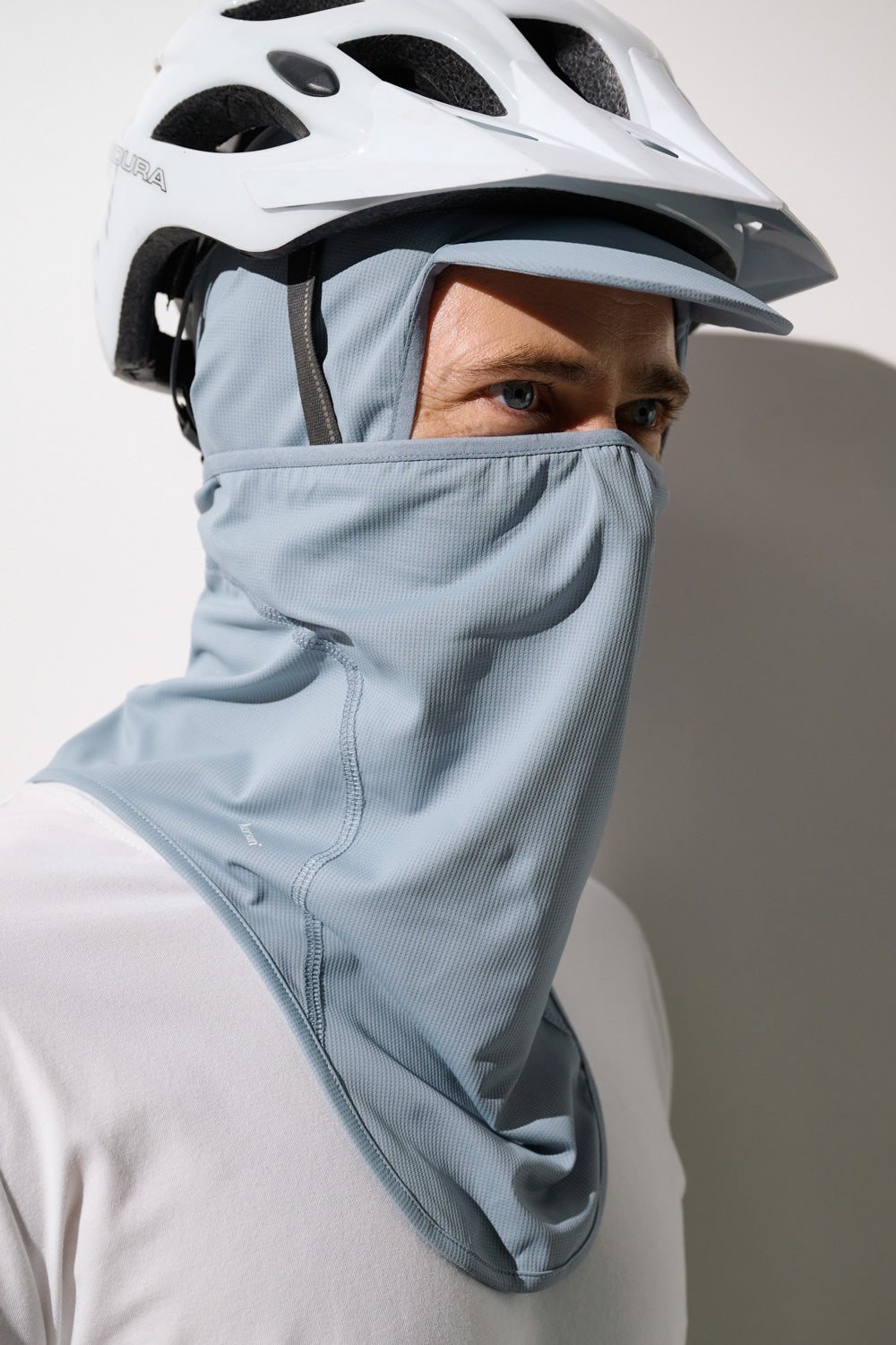 Cagoule visière anti-UV - Ventoux en bleu, légère et respirante, parfaite pour le vélo avec protection solaire UPF 50+.