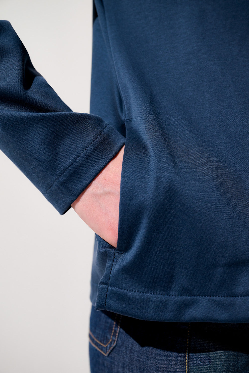 Cache-Coeur anti-UV La Rochelle pour homme, tissu léger bleu, manches longues et poches pour protection solaire.