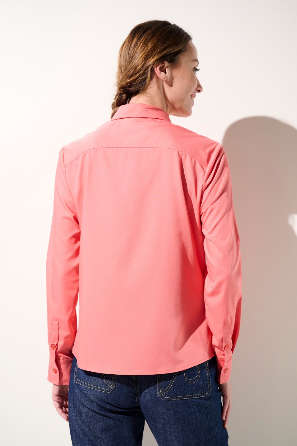 Chemise anti-UV Antibes rose pour femme, manches longues et respirante, idéale pour la protection solaire.