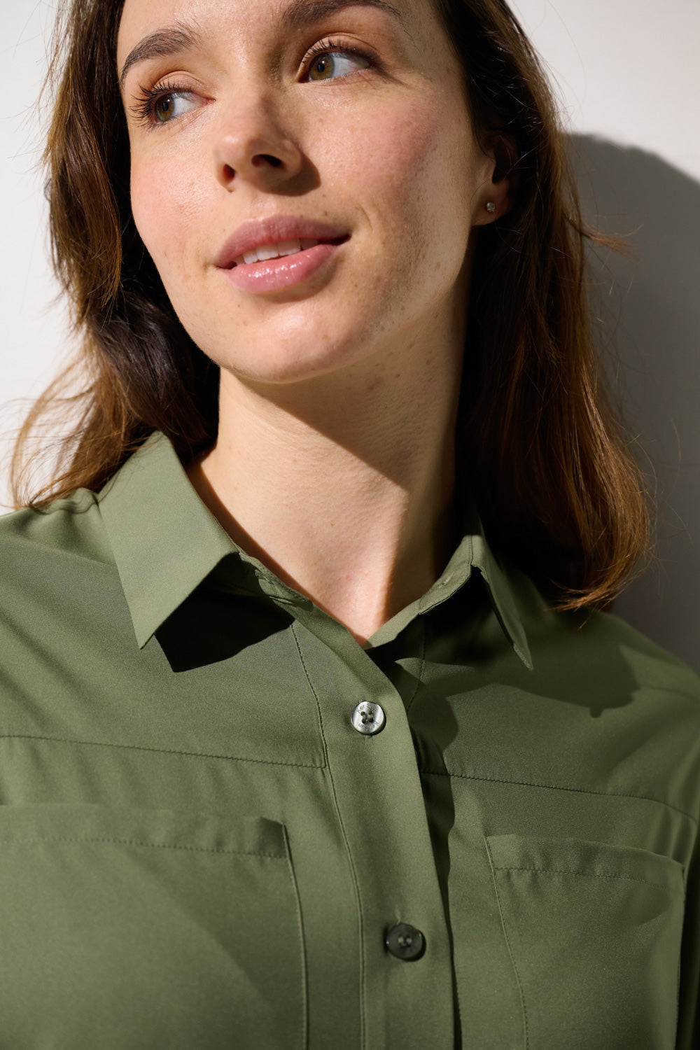 Chemise longue anti-UV - Faro, verte pour femme, élégante et légère, offrant une protection solaire UPF 50+.
