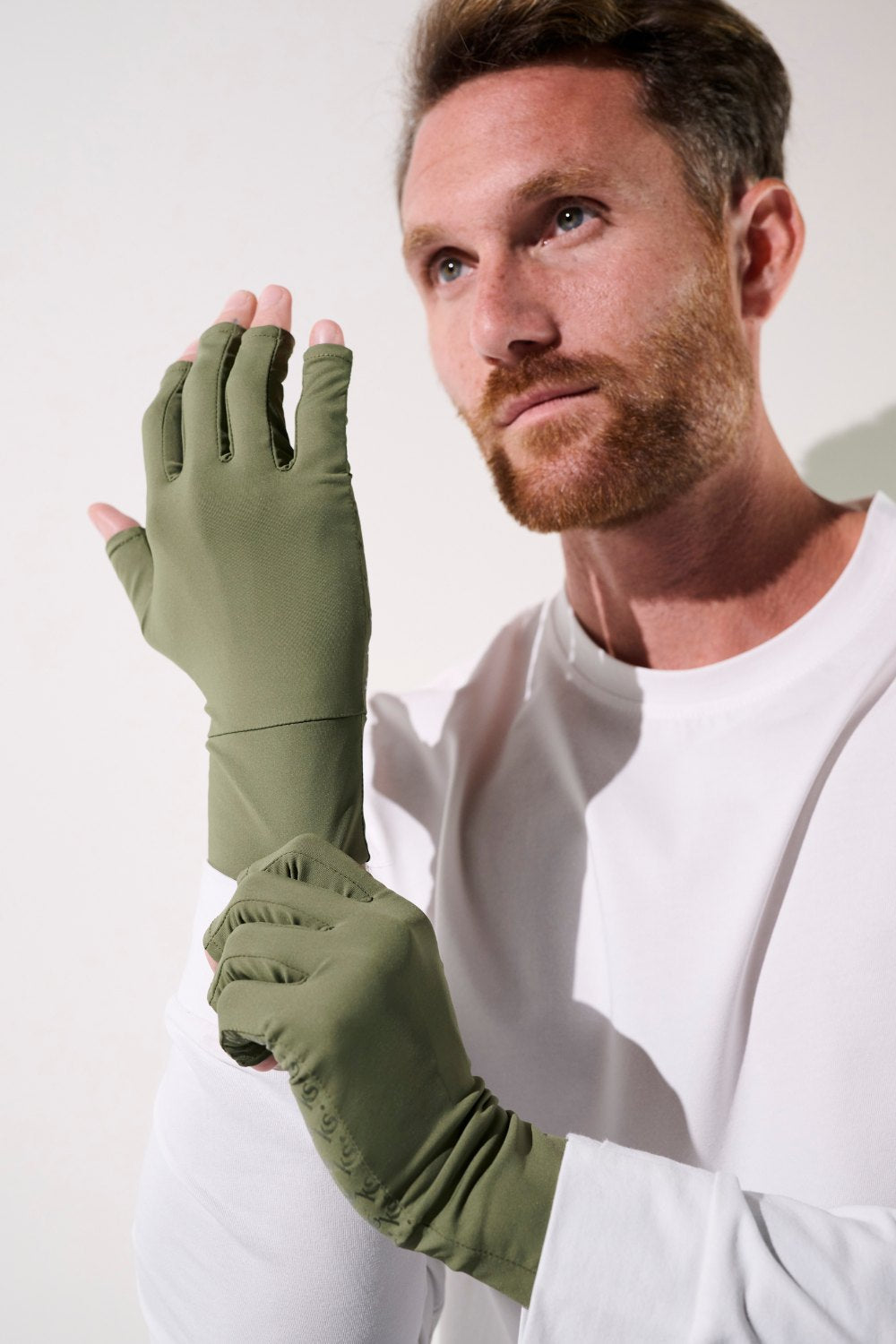 Mitaines anti-UV Mojave vertes UPF 50+ pour homme, offrant confort et protection solaire lors d'activités extérieures.