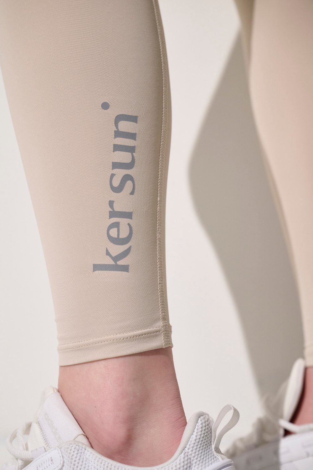 Jambières anti-UV - Ventoux beige de Ker Sun, légères et conçues pour la protection solaire lors des activités sportives.