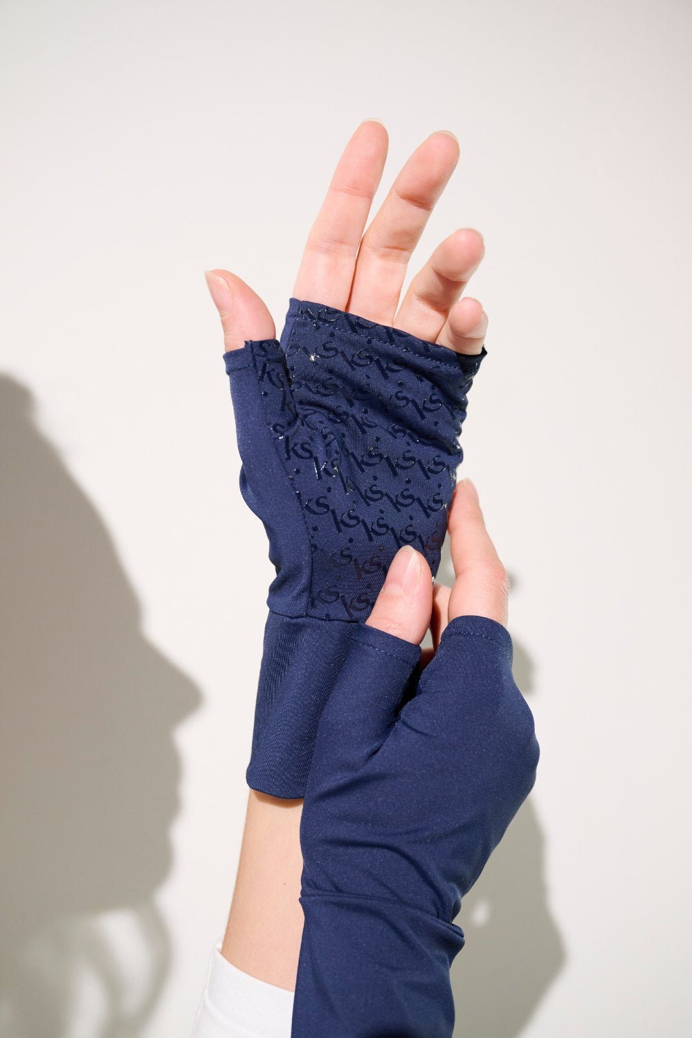 Mitaines moufles anti-UV - Gobi, bleu marine, légères et élégantes pour une protection solaire active.