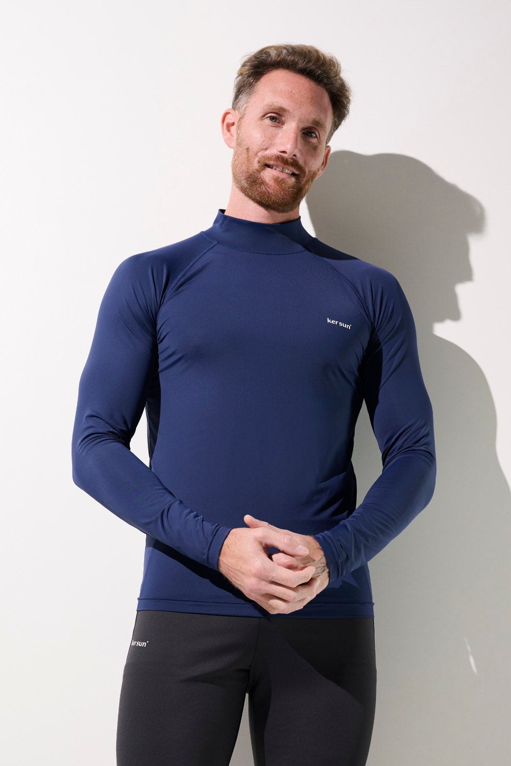 T-shirt de bain anti-UV - Malibu pour homme, manches longues, bleu foncé, UPF 50+ pour activités aquatiques.