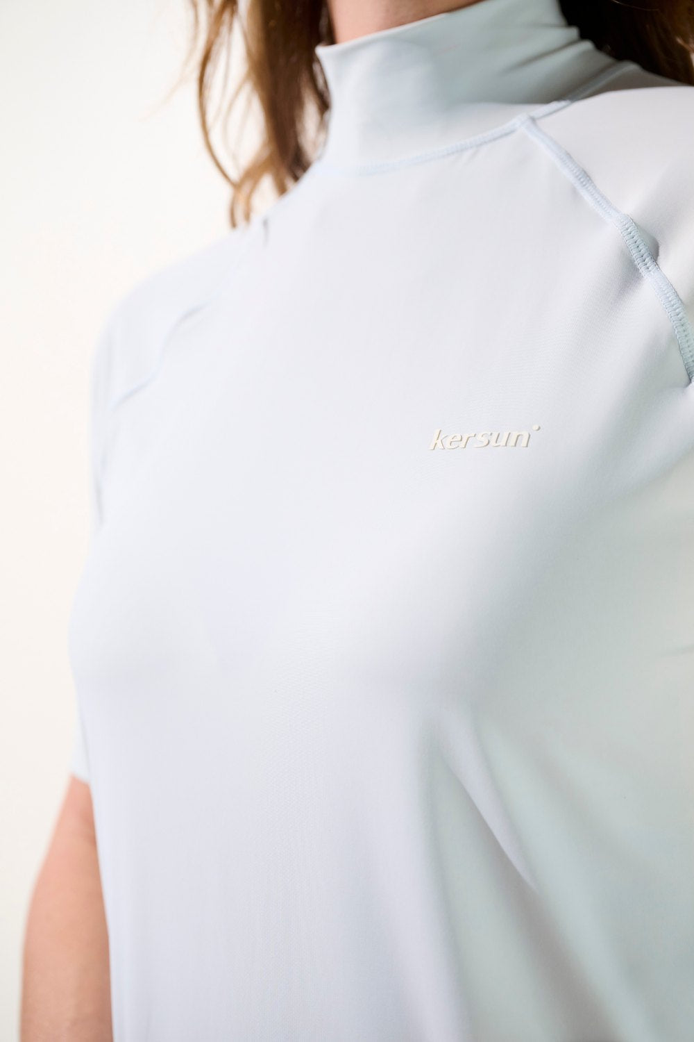 T-shirt de bain anti-UV - Malibu en lycra blanc, coupe ajustée, idéal pour la protection solaire lors d'activités aquatiques.