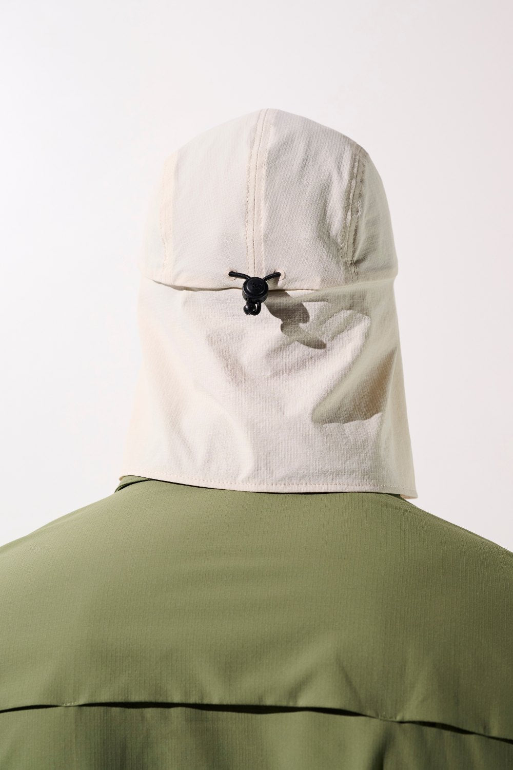 Casquette anti-UV - Sequoia blanche avec protection nuque, idéale pour activités sportives en plein air.