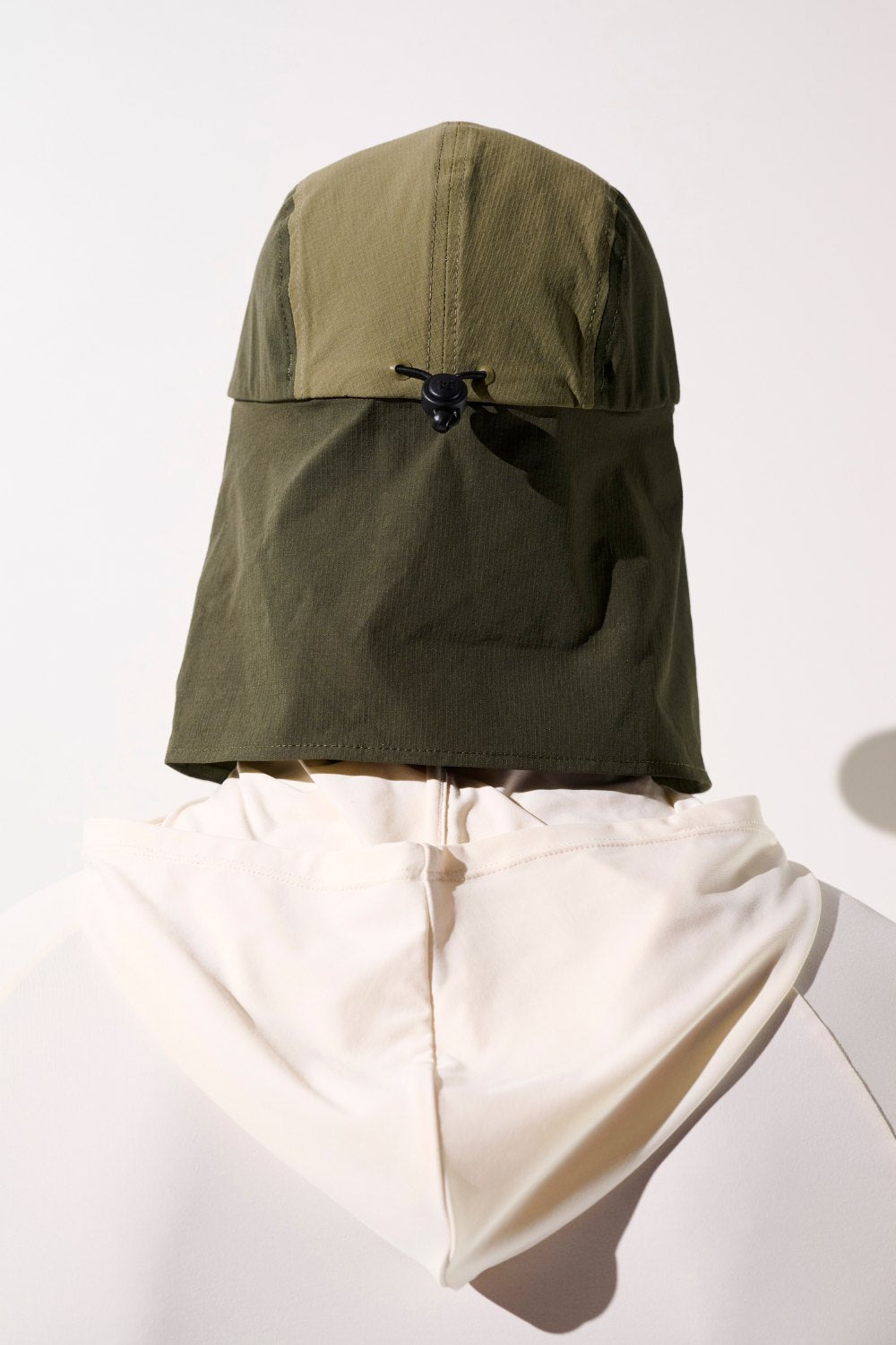 Casquette anti-UV - Sequoia olive, avec protection complète de la nuque, idéale pour le sport en plein soleil.