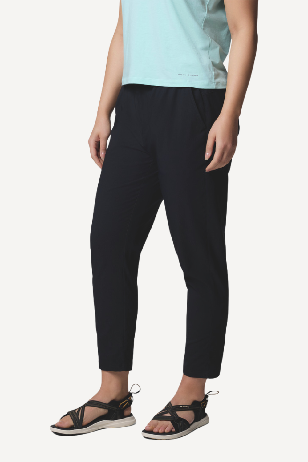 Pantalon anti-UV noir pour femme, UPF50+, élégant et confortable pour une protection solaire au quotidien.
