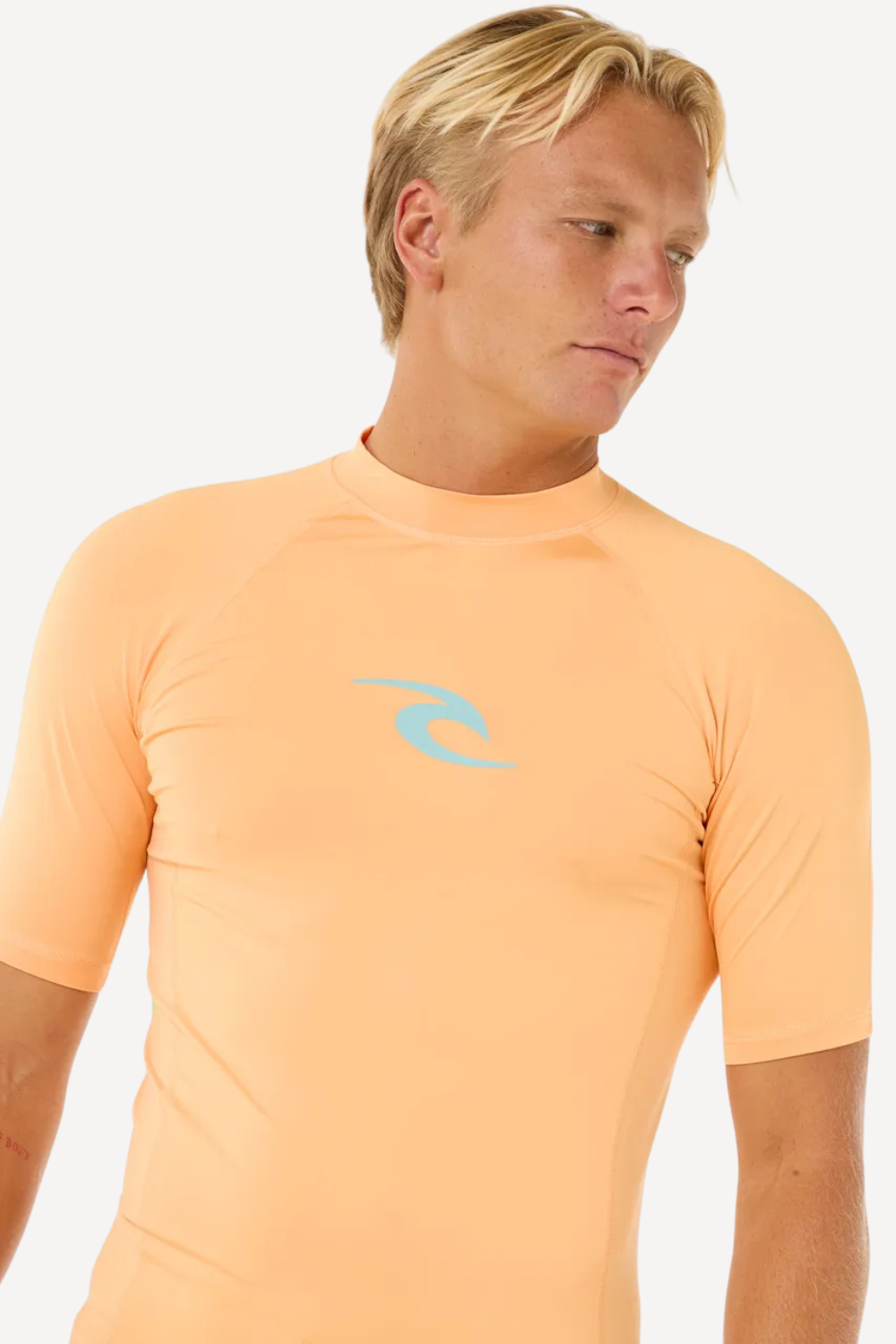 T-shirt de bain anti-UV orange UPF 50+ pour homme, idéal pour la protection solaire lors de sports aquatiques.