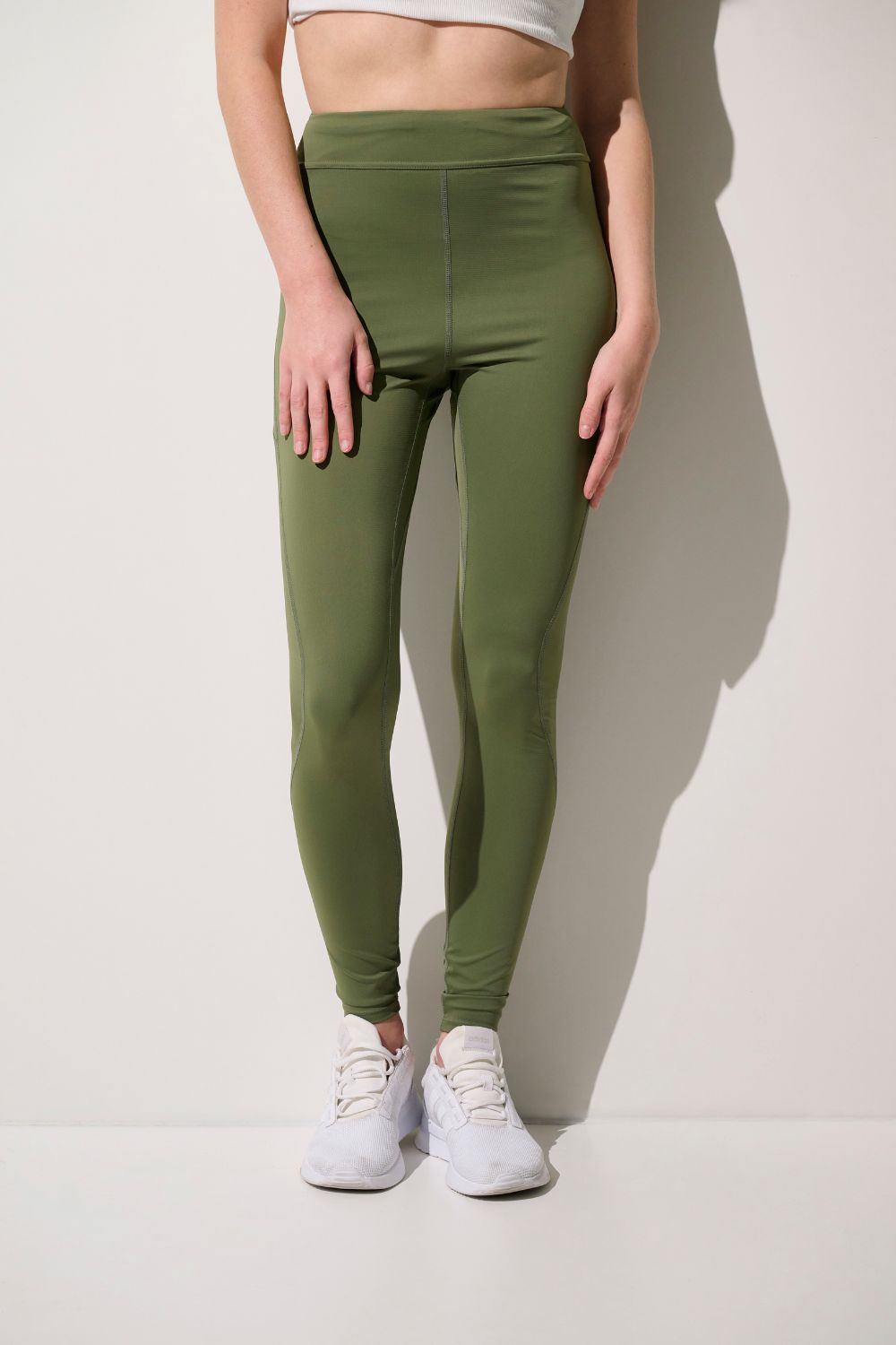 Legging anti-UV Boston vert olive pour femme, taille haute, UPF 50+, parfait pour le yoga et la randonnée.