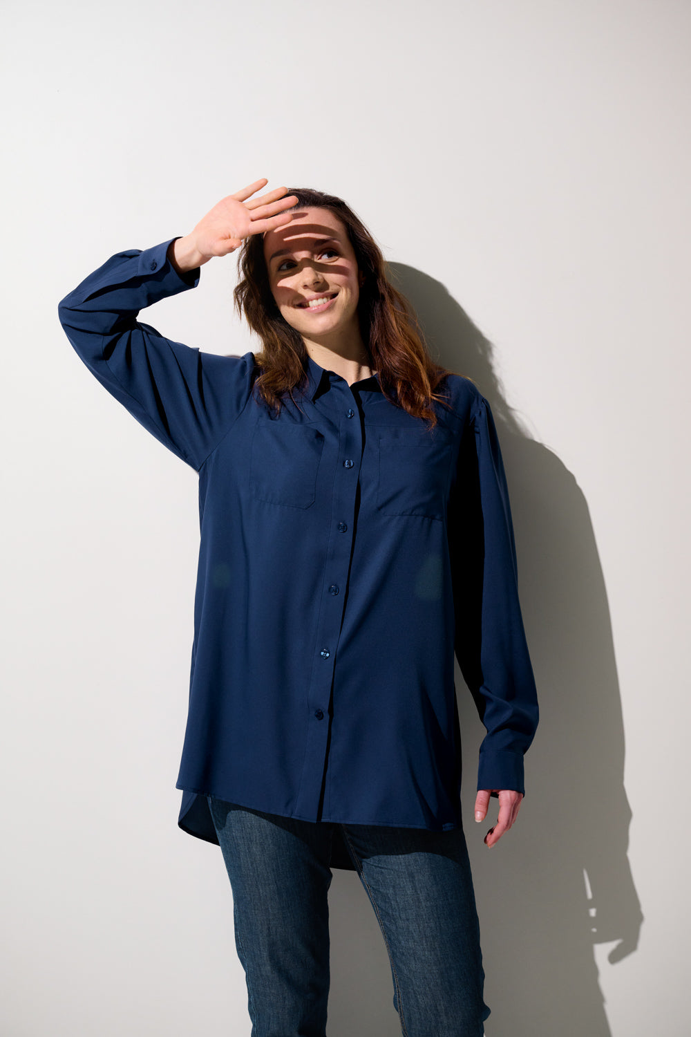 Chemise longue anti-UV - Faro bleu marine pour femme, légère et élégante, offrant une protection solaire UPF 50+.