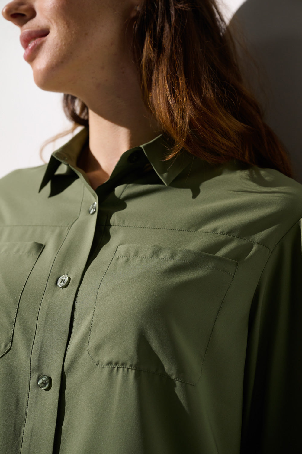 Chemise longue anti-UV - Faro verte pour femme, légère et élégante, idéale pour la protection solaire.