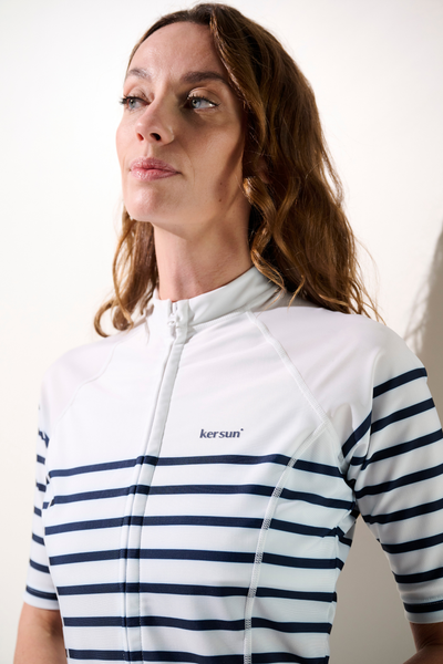 Veste de bain anti-UV - Malta, rayée, pour femme, tissu léger et confortable, UPF 50+ pour protection solaire.