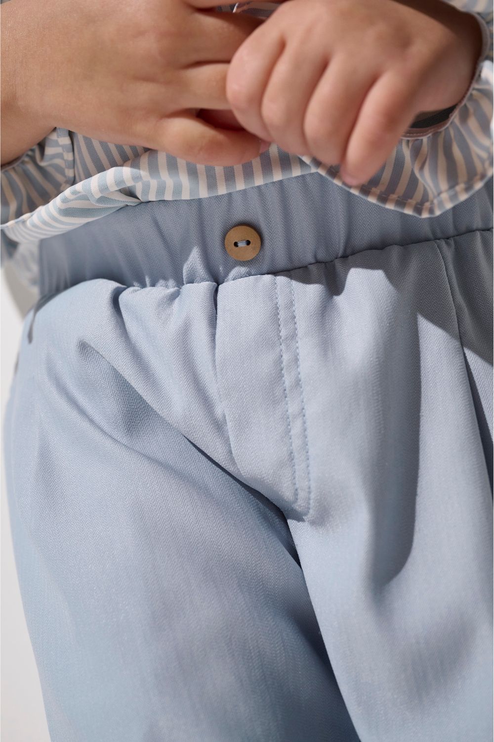Pantalon anti-UV - Faro bleu clair pour enfant, léger et confortable, offrant une protection solaire UPF 50+.