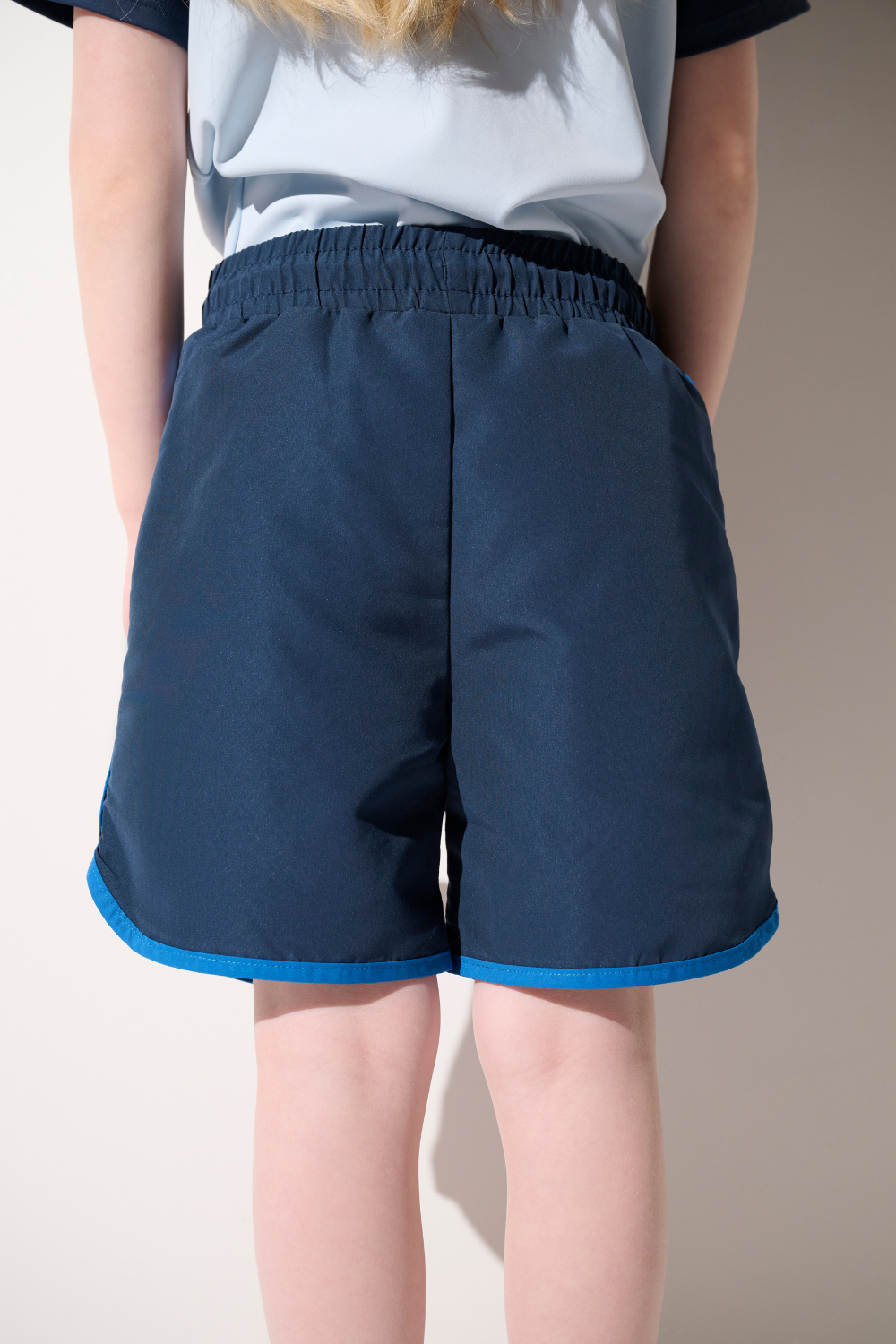 Short de bain anti-UV - Fidji bleu marine pour enfant, léger et confortable, idéal pour la baignade et le soleil.