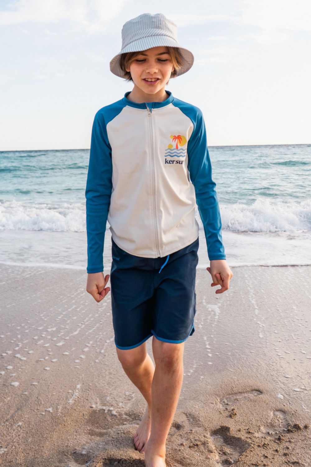 Short de bain anti-UV - Fidji bleu pour enfant avec haut UPF 50+, idéal pour la plage et protection solaire.