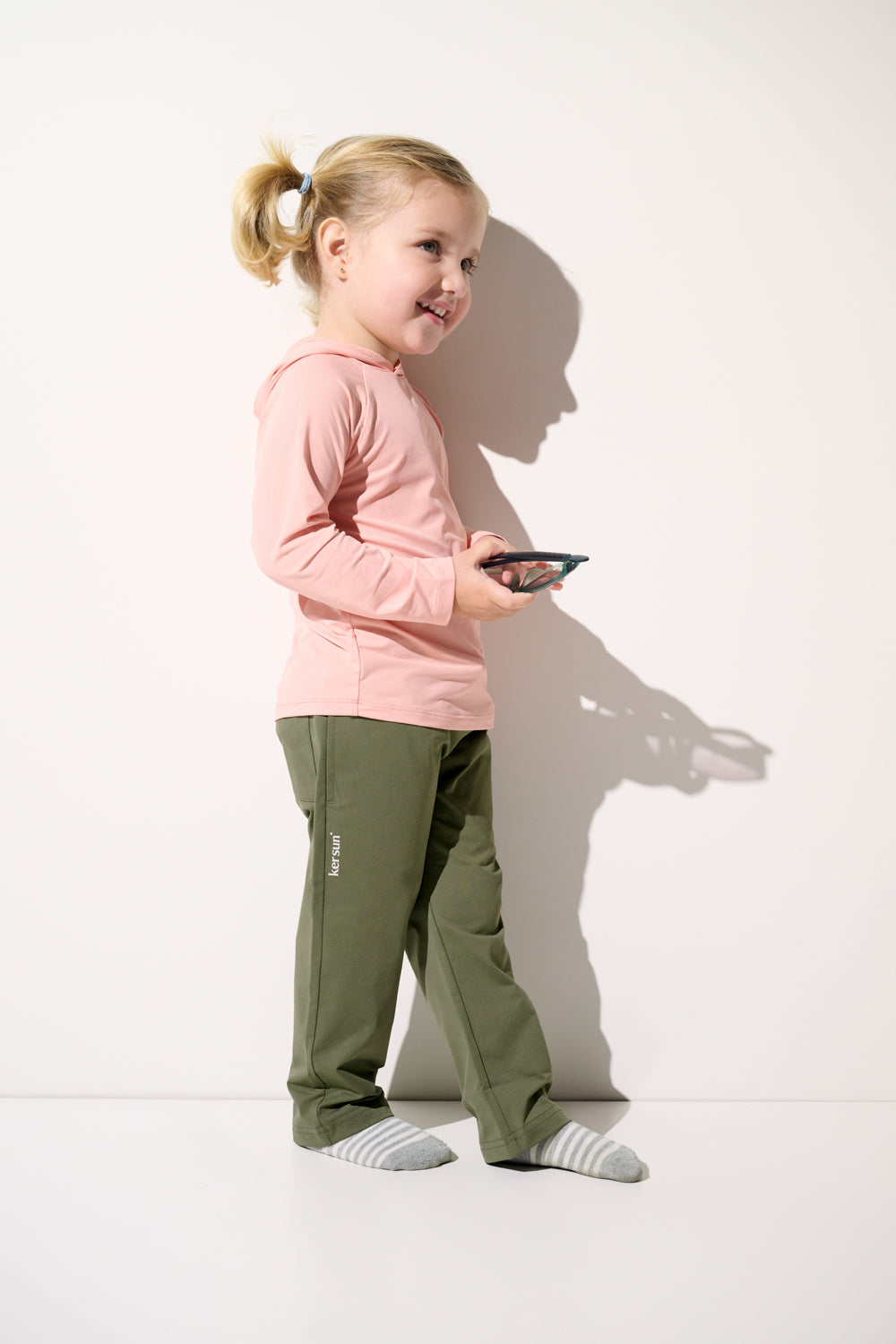 Pantalon anti-UV - Oasis vert pour enfant, léger et confortable, offrant une protection solaire UPF 50+.