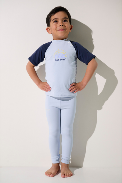 T-shirt de bain anti-UV - Samoa pour enfant, léger, UPF 50+, en bleu clair, idéal pour les activités nautiques.