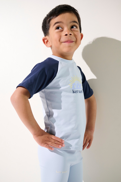 T-shirt de bain anti-UV - Samoa pour garçon, coloris bleu clair et marine, UPF 50+ pour protection solaire.