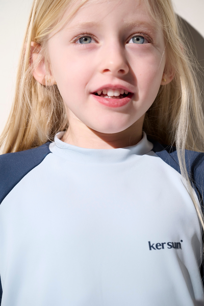 T-shirt de bain anti-UV - Fidji pour enfant, léger, UPF 50+, idéal pour activités aquatiques et jeux ensoleillés.