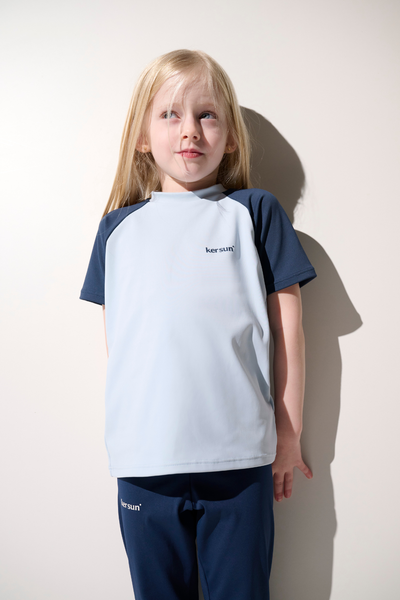 T-shirt de bain anti-UV - Fidji pour enfant, léger et confortable, UPF 50+, idéal pour les activités aquatiques.
