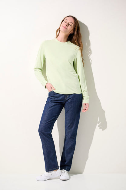 T-shirt anti-UV vert clair pour femme, à manches longues, tissu léger et confortable, idéal pour les activités en extérieur.