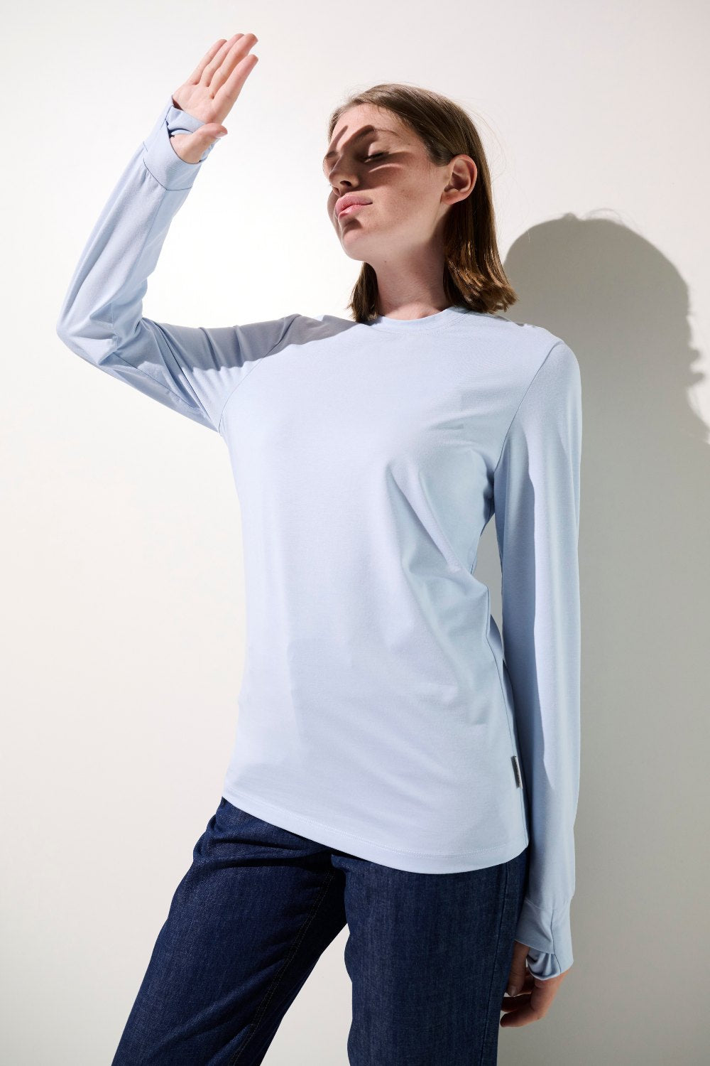 T-shirt anti-UV Saint-Malo bleu clair pour femme, manches longues, UPF 50+, idéal pour la protection solaire.