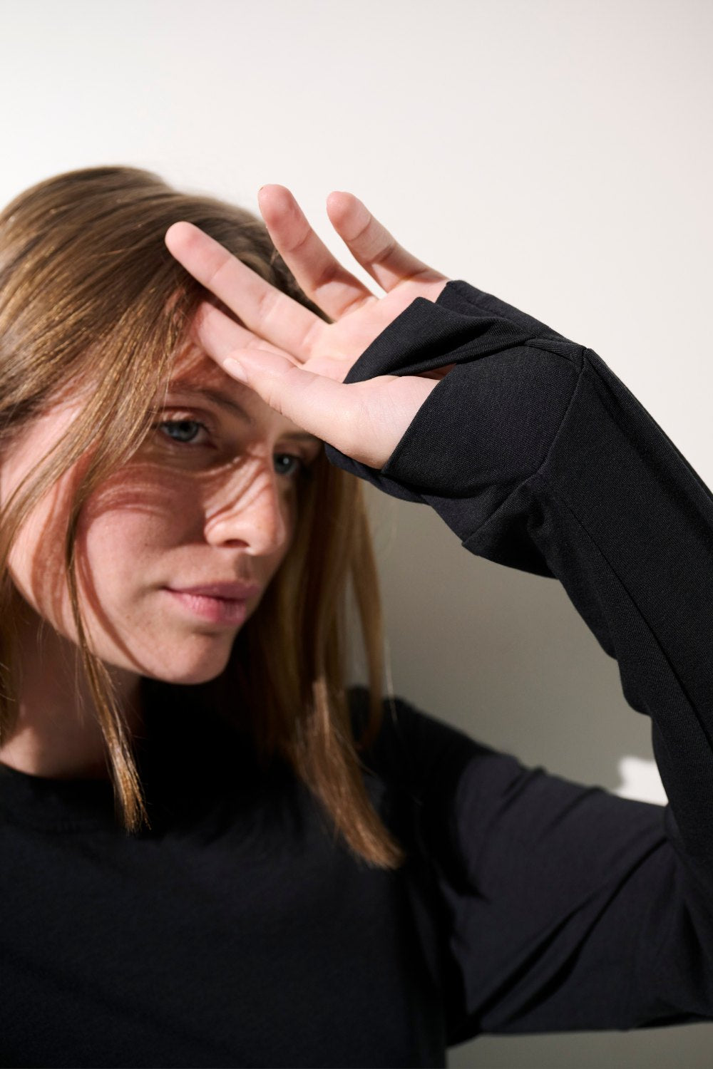 T-shirt anti-UV Saint-Malo noir pour femme, léger et élégant, offrant une protection solaire UPF 50+.