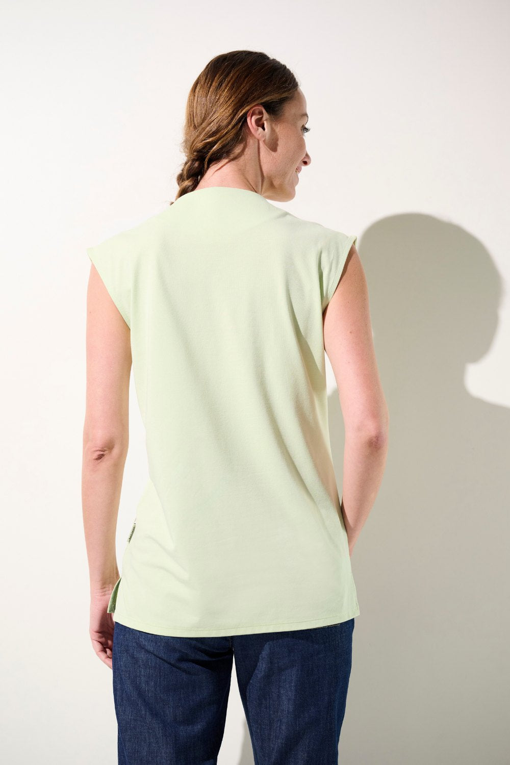 Débardeur anti-UV - Antibes vert clair pour femme, élégant et léger, offrant protection solaire UPF 50+.