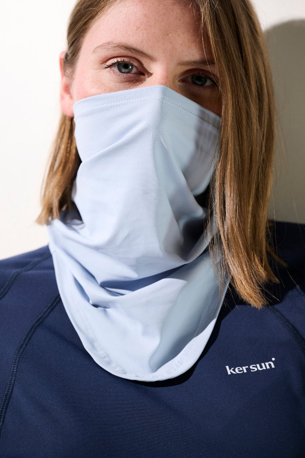 Tour de cou anti-UV - Boston en bleu clair pour femme, léger et respirant, UPF 50+ pour protection solaire.