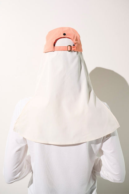 Casquette anti-UV femme certifiée UPF 50+ avec panneau de protection solaire sur les côtés et à l'arrière.