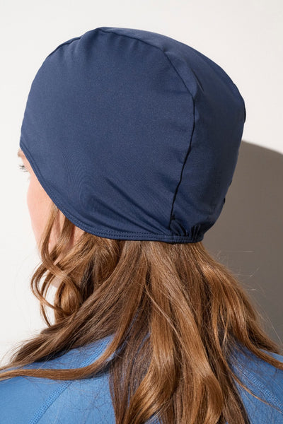 Bonnet de bain anti-UV pour femme, protection solaire UPF 50+, en tissu léger, idéal pour les activités nautiques.