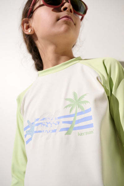 T-shirt de bain anti-UV - Fidji vert clair pour enfant, léger et UPF 50+, idéal pour la protection solaire.