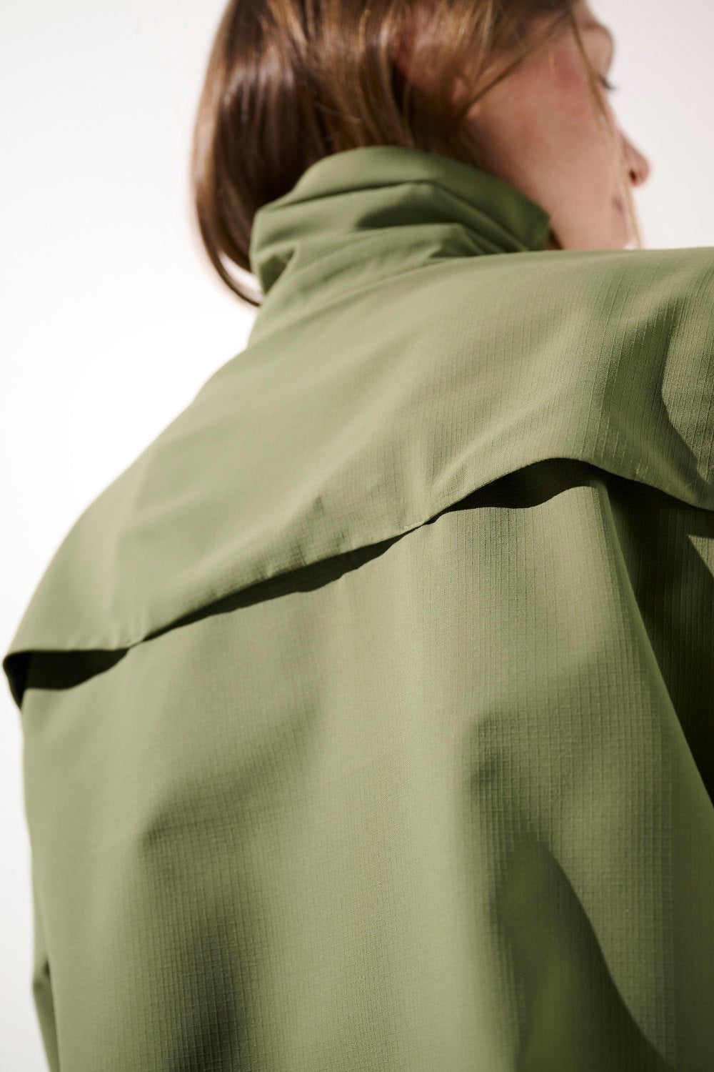 Chemise anti-UV Sequoia verte, légère et élégante, idéale pour les activités de plein air avec protection UPF 50+.