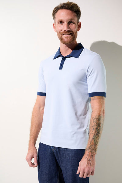 Polo anti-UV bleu clair pour homme, élégant et léger, garantissant une protection solaire UPF 50+.