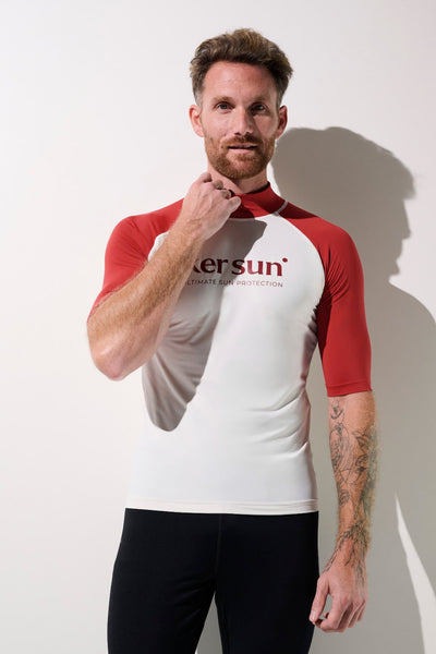 T-shirt de bain anti-UV - Malibu pour homme, manches courtes, UPF 50+, idéal pour la protection solaire lors des activités aquatiques.