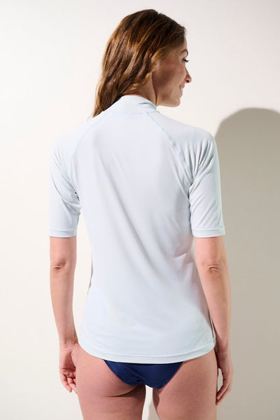 T-shirt de bain anti-UV - Malibu, femme vue de dos, léger, UPF 50+, idéal pour activités aquatiques.