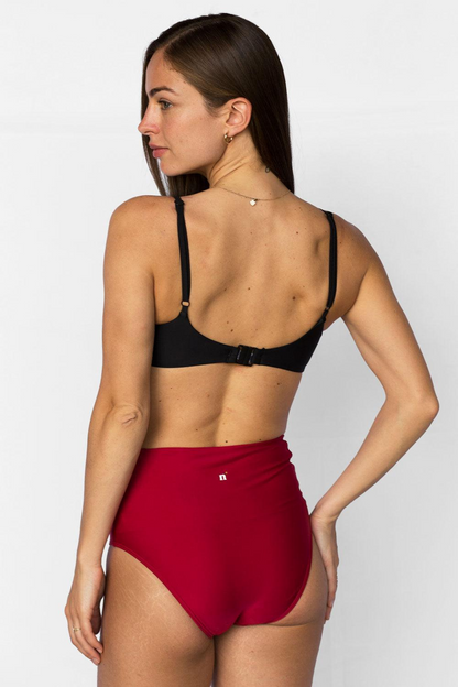 Bas de maillot de bain anti-UV rouge pour femme, taille haute, idéal pour la plage avec protection UPF50+.