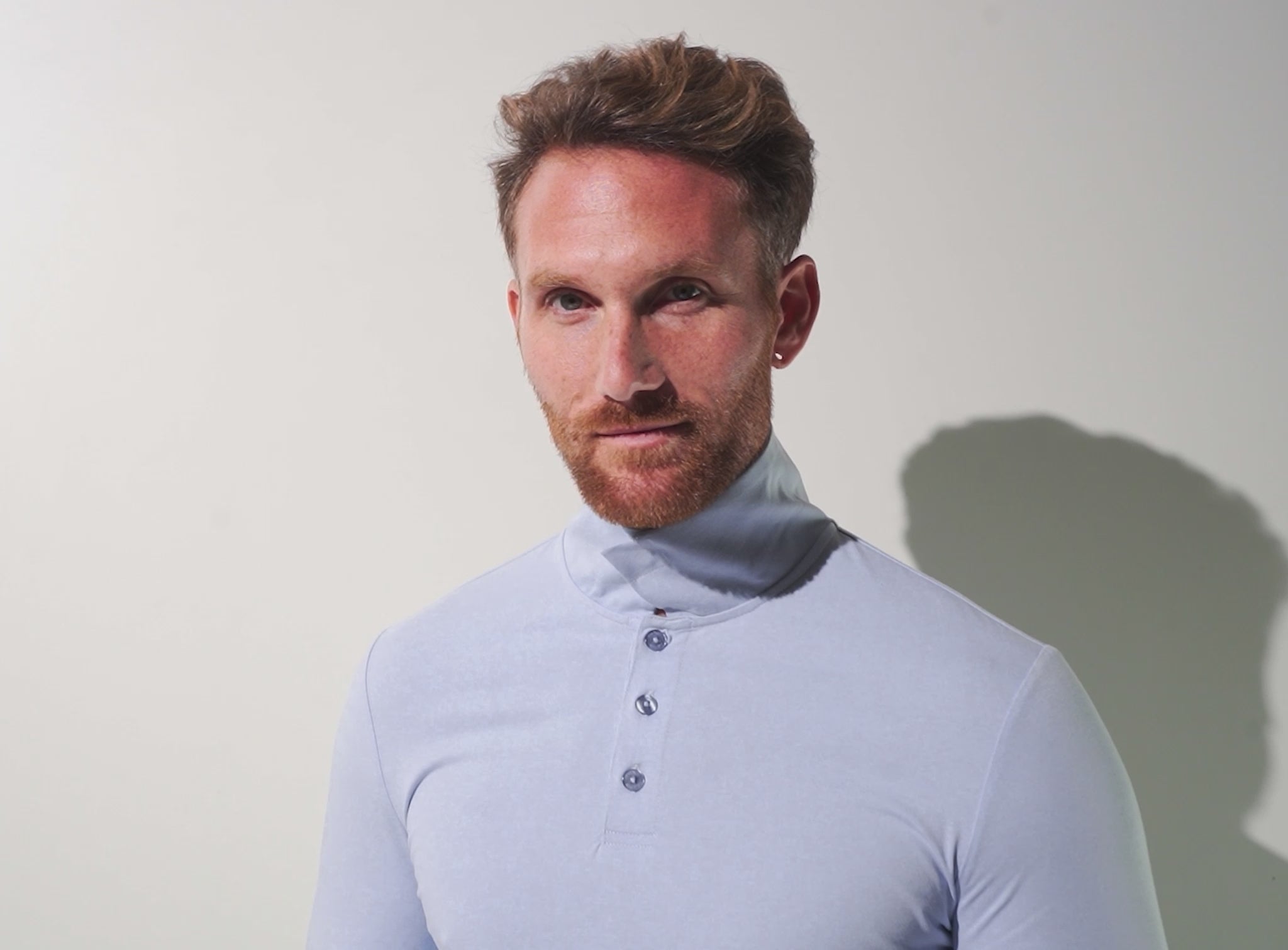 Load video: Vêtements anti-UV homme certifié UPF50+ pour une protection solaire optimale