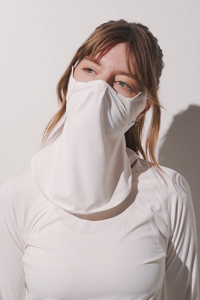 Masque anti-UV - Boston blanc, léger et respirant, protection solaire UPF 50+ pour femme lors d'activités sportives.