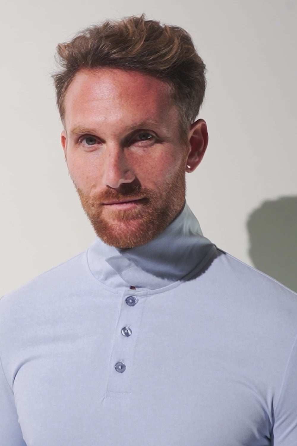 Load video: Vêtements anti-UV homme certifié UPF50+ pour une protection solaire optimale