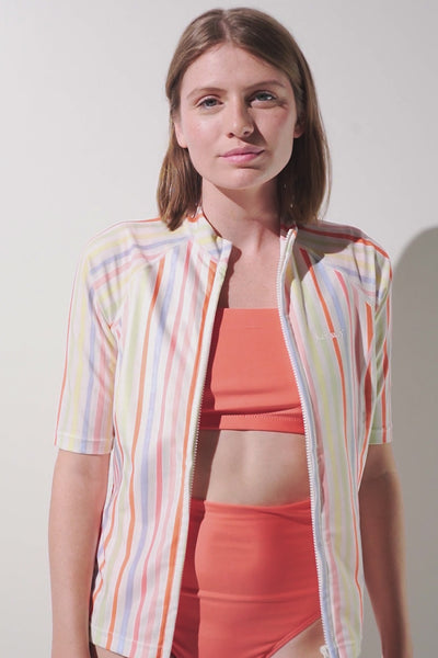 Veste de bain anti-UV - Malta pour femme, rayée, légère et respirante, idéale pour la baignade et la protection solaire.